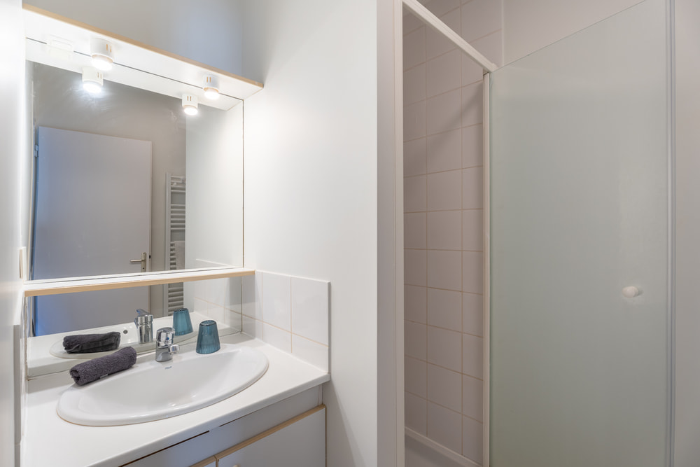 Gite Le Pressoir salle d'eau avec douche
