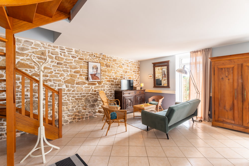 Gite Le Pressoir grand salon lumineux