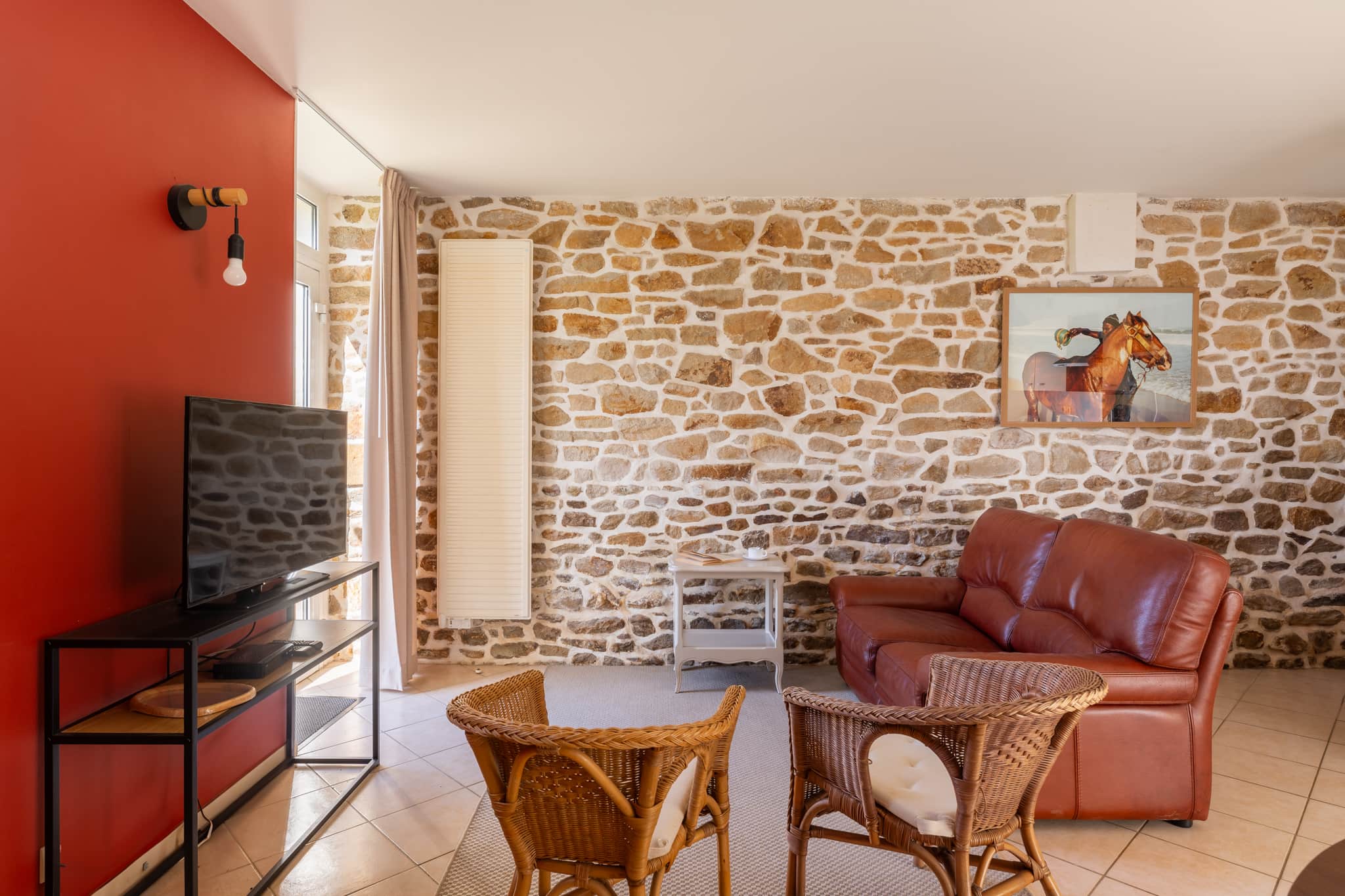 Gite L'Ecurie salon ouverture sur la terrasse